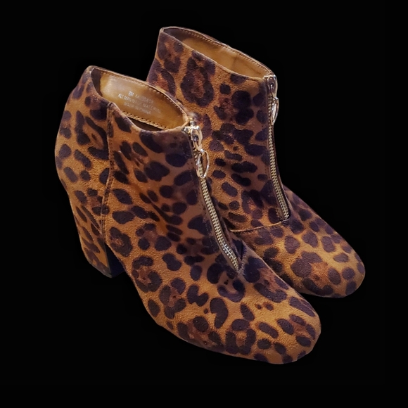 C Comfort Leopard Print Ankle Block Heel Booties With Zip Front. - Picture 2 of 9